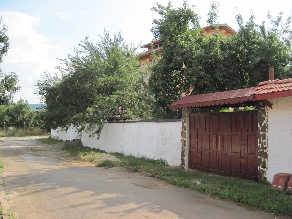 Hadjibulevata Guest House Kovachevtsi Exterior foto